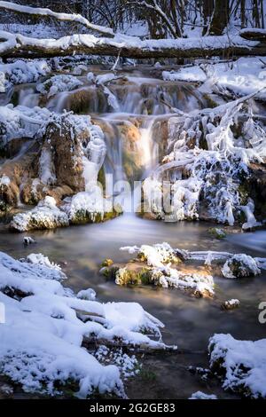 Lillachquelle im Winter, Fränkische Schweiz, Franken, Bayern Stockfoto