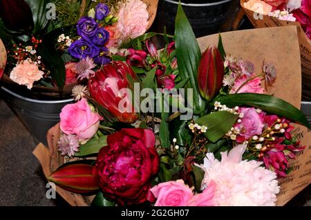 Kopenhagen, Dänemark. 11. Juni 2021, Blumenstrauß zum Verkauf und Blumen werden aus den Niederlanden eingeprägt. (Foto..Francis Joseph Dean/Dean Bilder) Stockfoto