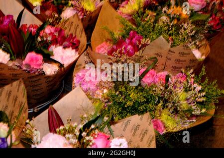 Kopenhagen, Dänemark. 11. Juni 2021, Blumenstrauß zum Verkauf und Blumen werden aus den Niederlanden eingeprägt. (Foto..Francis Joseph Dean/Dean Bilder) Stockfoto