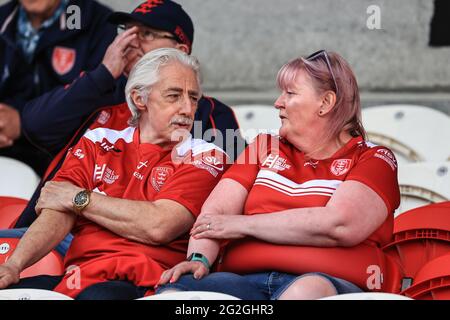 Kingston upon Hull, Großbritannien. Juni 2021. Hull KR-Fans kommen für das Spiel in Kingston upon Hull, Vereinigtes Königreich am 6/11/2021. (Foto von Mark Cosgrove/News Images/Sipa USA) Quelle: SIPA USA/Alamy Live News Stockfoto