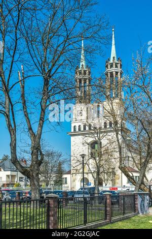 Außenansicht der Kirche des Heiligen Stanislaus Kostka im Stadtteil Zoliborz - Warschau, Polen. Stockfoto