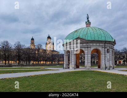 Wintermorgen im Hofgarten, München, Stockfoto