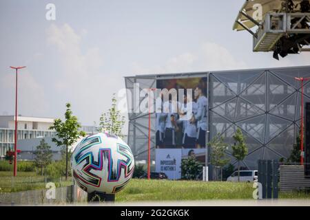 Herzogenaurach, Deutschland. 2021. Juni 06. firo 11/2021 Fußball, deutsche Nationalmannschaft, EM-Viertel und Trainingslager der Euro 2020, GER, Herzogenaurach, Adidas Home Ground Bild: v. Left Adidas World of Sports, Quelle: dpa/Alamy Live News Stockfoto