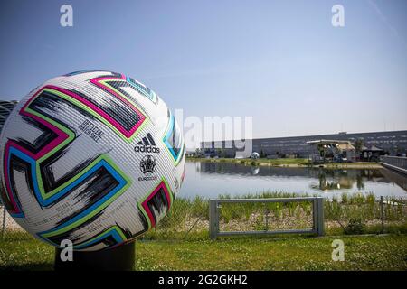 Herzogenaurach, Deutschland. 2021. Juni 06. firo 11/2021 Fußball, deutsche Nationalmannschaft, EM-Viertel und Trainingslager der Euro 2020, GER, Herzogenaurach, Adidas Home Ground Bild: v. Left Adidas World of Sports Credit: dpa/Alamy Live News Stockfoto