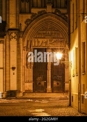 Nachtszene im Hohen Dom in Augsburg, Stockfoto