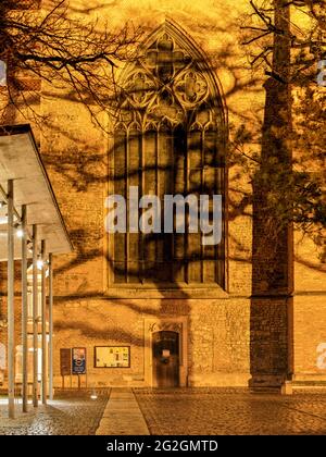 Nachtszene im Hohen Dom in Augsburg, Stockfoto