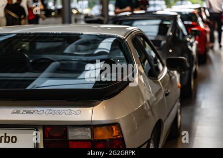 Breslau, Polen - Juli 18 2020: Ausstellung klassischer Porsche-Modelle im Porsche Centrum Wrocław Stockfoto