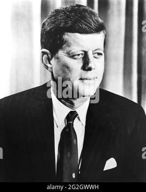 John Fitzgerald Kennedy (1917-63), 35. Präsident der USA, Kopf und Schultern Porträt, 1961