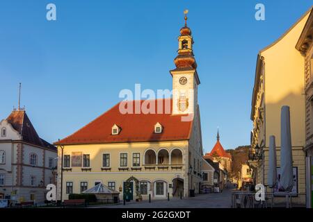 Mödling, Rathaus, Platz Schrannenplatz in Wienerwald / Wienerwald, Niederösterreich / Niederösterreich, Österreich Stockfoto