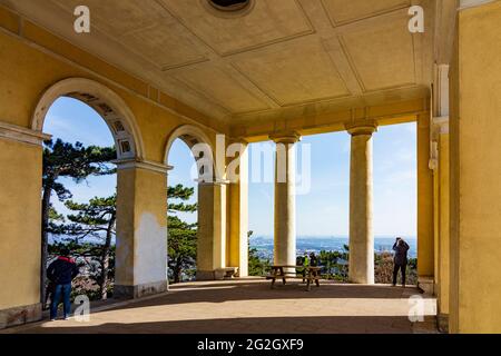 Mödling, Gebäude Husarentempel, Naturpark Föhrenberge in Wienerwald / Wienerwald, Niederösterreich / Niederösterreich, Österreich Stockfoto