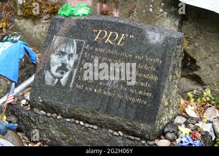 Eine detaillierte Ansicht von Pre's Rock, Freitag, 11. Juni 2021, in Eugene, Ore. Das Denkmal befindet sich am Fuße des Felsens am Straßenrand, wo sich der amerikanische Abhang befindet Stockfoto