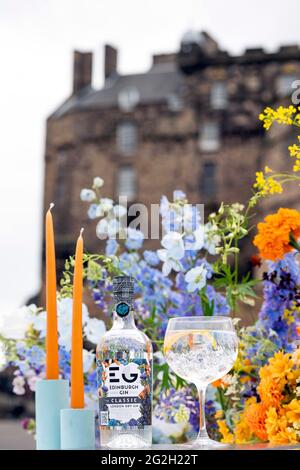 Edinburgh Gin bietet Gin-Fans die Möglichkeit, die königliche Behandlung mit einem Geld-nicht-kaufen-Dining-Erlebnis mit Michelin-Sternekoch Tom Ki zu erhalten Stockfoto