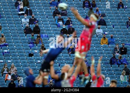 Fans beobachten die Action während des Guinness PRO14 Rainbow Cup-Spiels in der RDS Arena in Dublin. Bilddatum: Freitag, 11. Juni 2021. Stockfoto