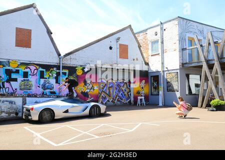 Fargo Village, ein kreatives Viertel an der Far Gosford Street in Coventry, mit einzigartigen Nischen- und Einzelhändlern, Restaurants und Bars in Warwickshire, Großbritannien Stockfoto