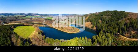 Der ahauser Damm in der Nähe des großen Sees in deutschland Panorama Stockfoto