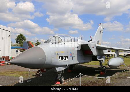 Panavia Tornado GR.1 (1983, später aufgerüstet auf GR.4), Midland Air Museum, Coventry Airport, Baginton, Warwickshire, England, Großbritannien, Großbritannien, Europa Stockfoto