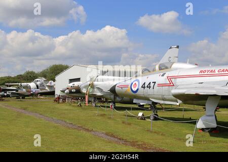 McDonnell Voodoo TF-101B (1954) und andere Flugzeuge, Midland Air Museum, Coventry Airport, Baginton, Warwickshire, England, Großbritannien, Großbritannien, Europa Stockfoto