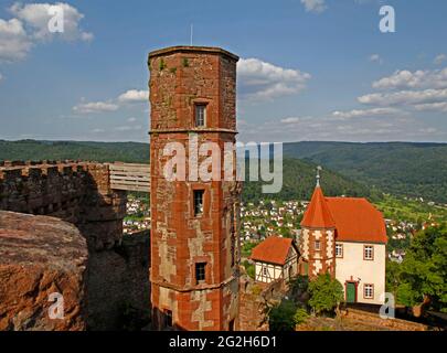 Die Bergfestung mit dem sechseckigen Treppenturm und dem Kommandantenhaus, Dilsberg, Kreis Neckargemünd, Baden-Württemberg, Deutschland Stockfoto