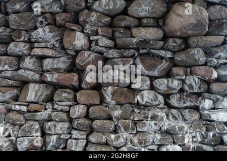 Textur einer Steinwand. Alte Burg Stein Wand Textur Hintergrund. Steinmauer als Hintergrund oder Textur. Teil einer Steinwand, für Hintergrund oder Textur. Hochwertige Fotos Stockfoto