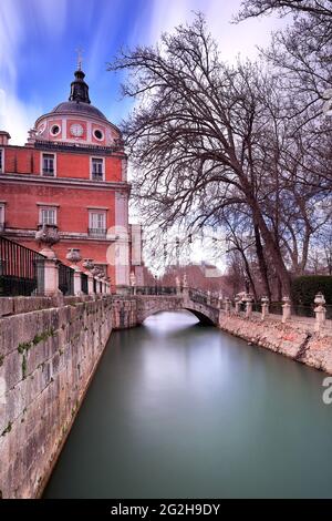 Der Palast von Aranjuez, die königliche Residenz des spanischen Sommers in Madrid. Ein barockes Rokoko Touristen berühmten Urlaub UNESCO-Ziel Stockfoto