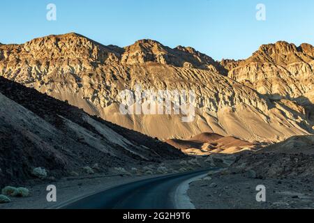 Wundervolle Aussicht vom Artist's Palette Drive im Death Valley National Park, Kalifornien, USA Stockfoto