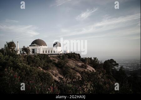 Das berühmte Griffith Observatory Museum auf den Hollywood Hills in Los Angeles, Kalifornien, USA Stockfoto