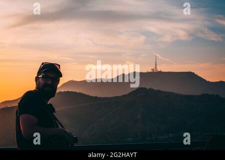 Blick vom berühmten Griffith Observatory Museum auf die Hollywood Hills in Los Angeles, Kalifornien, USA Stockfoto