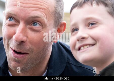 Coldplay In Whitby Abbey Für Radio 1 Großes Wochenende 2021 Stockfoto