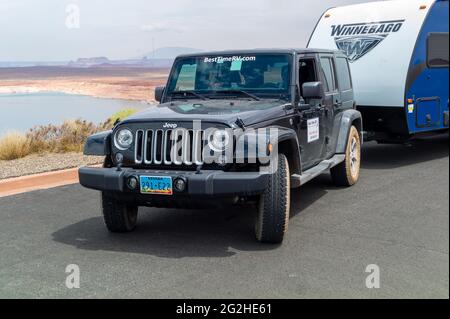 Wrangler Jeep Parkplatz in der Nähe von Lake Powell, Utah, USA Stockfoto