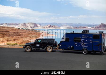 Wrangler Jeep Parkplatz in der Nähe von Lake Powell, Utah, USA Stockfoto