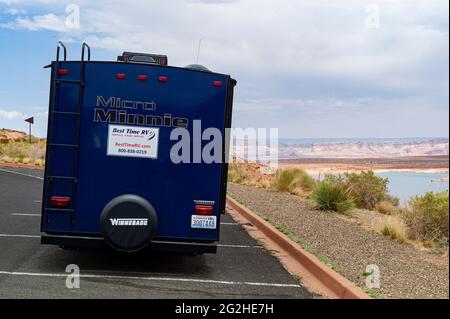 Wrangler Jeep Parkplatz in der Nähe von Lake Powell, Utah, USA Stockfoto