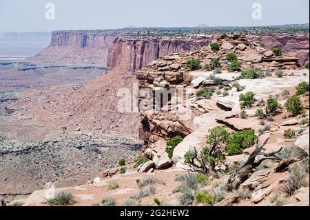 Landschaftlich schöner Blick von den orangen Klippen auf den Canyonland National Park, Utah, USA Stockfoto