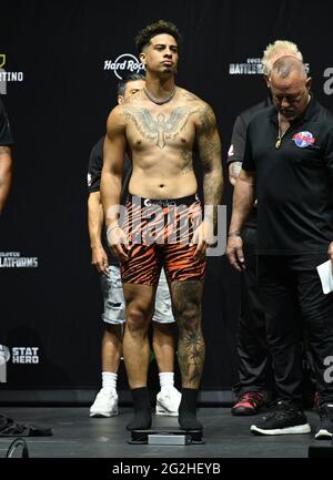 Hollywood, Florida, USA. Juni 2021. Austin McBroom stellt sich während der LiveXLive's Social Gloves: Battle of the Platforms vor dem Kampf beim Hard Rock Live, das am 11. Juni 2021 im Seminole Hard Rock Hotel and Casino in Hollywood, Florida, stattfand. : Credit: Mpi04/Media Punch/Alamy Live News Stockfoto