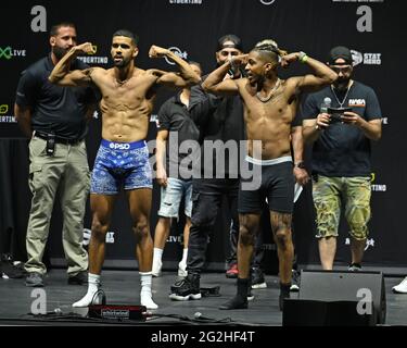 Hollywood, Florida, USA. Juni 2021. Nate Wyatt und DDG stellen sich während der LiveXLive's Social Gloves: Battle of the Platforms Pre-Fight beim Hard Rock Live am 11. Juni 2021 im Seminole Hard Rock Hotel and Casino in Hollywood, Florida, vor. : Credit: Mpi04/Media Punch/Alamy Live News Stockfoto