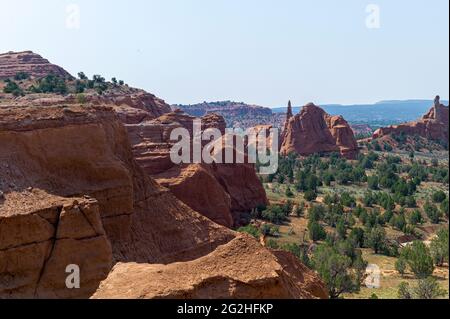 Wanderung durch den Angel's Palace Trail im Kodakchrome Basin State Park, Utah, USA. Stockfoto