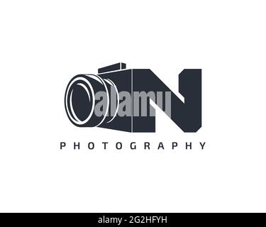 Vorlage für das Logo der Kamera. Kamerlogo auf weißem Hintergrund. Kamera mit trendigem Design und Logo. Stock Vektor