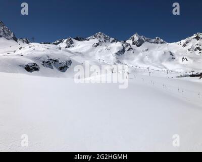 Blick auf das Skigebiet Stubaier Gletscher, Stubaier Gletscherbahn, Gamsgartenbahn, Stubaier Wildspitze, Daunkogel, Winterlandschaft, Skigebiet, Berge, Mutterbergtal, Fernautal, Neustift, Tirol, Österreich Stockfoto