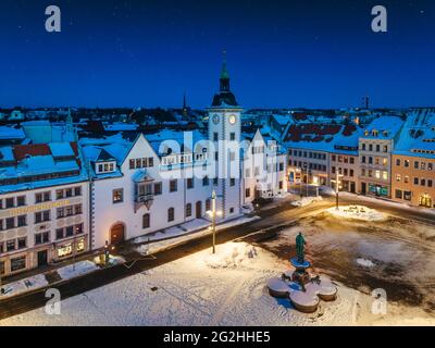 Blick auf die nächtliche Silberstadt Freiberg Stockfoto