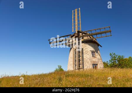 Windmühle in der Nähe von Dämba, Schweden, Insel Farö Stockfoto