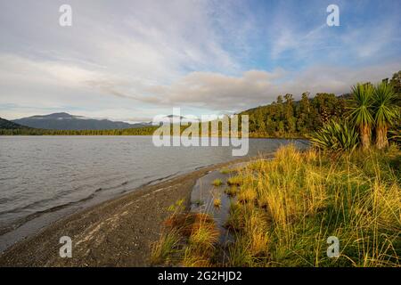 Lake Moraki am Moeraki River an der Westküste der neuseeländischen Südinsel Stockfoto