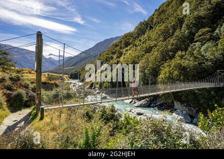 Wandern Sie zum Rob Roy Glacier Lookout, einer beeindruckenden Schlucht mit Blick auf den Gletscher in der Nähe von Wanaka, Südinsel, Queenstown-Lakes District, Neuseeland Stockfoto