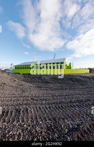 Oberhausen, Ruhrgebiet, Nordrhein-Westfalen, Deutschland - Emscher Umbau, Neubau des Emscher-AKE Kanals, hier das neue Pumpwerk in Oberhausen, der ökologische Umbau des Emscher-Systems besteht aus dem Bau einer zentralen Kläranlage im Ruhrgebiet, Der Bau von Kanalisation und die Renaturierung der Emscher und ihrer Nebenflüsse. Stockfoto