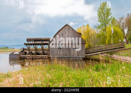 Historische Schiffsmühle an der Weser, Minden, Nordrhein-Westfalen, Deutschland Stockfoto