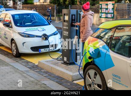 MOBIpunkt mit Schnellladestation: Die sächsische Landeshauptstadt Dresden will zur Modellstadt für Elektromobilität werden Stockfoto