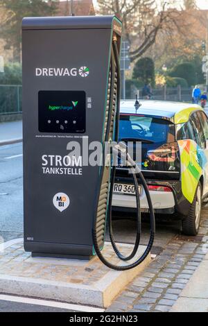 MOBIpunkt mit Schnellladestation: Die sächsische Landeshauptstadt Dresden will zur Modellstadt für Elektromobilität werden Stockfoto