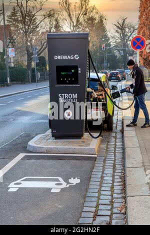 MOBIpunkt mit Schnellladestation: Die sächsische Landeshauptstadt Dresden will zur Modellstadt für Elektromobilität werden Stockfoto