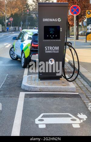 MOBIpunkt mit Schnellladestation: Die sächsische Landeshauptstadt Dresden will zur Modellstadt für Elektromobilität werden Stockfoto