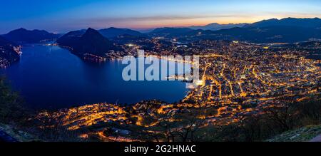 Eine Seilbahn bringt Sie auf den Gipfel dieses kleinen Berges, der als sonnigster Gipfel des Landes bekannt ist. Von hier aus genießen Sie einen atemberaubenden Blick über Lugano und vier Seen. Stockfoto