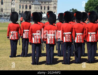 Wachwechsel auf dem Parliament Hill in Ottawa, Kanada Stockfoto