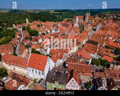 Rothenburg ob der Tauber, die historische Altstadt und die einzigartige Lage über dem Taubertal sowie die Fachwerkromantik stellen für viele den Inbegriff des mittelalterlichen Deutschlands dar Stockfoto